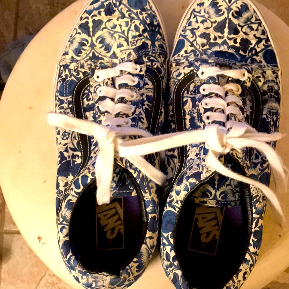 Vans blue and white tennis shoes